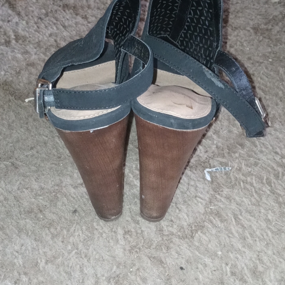 High heels - Picture 3 of 4